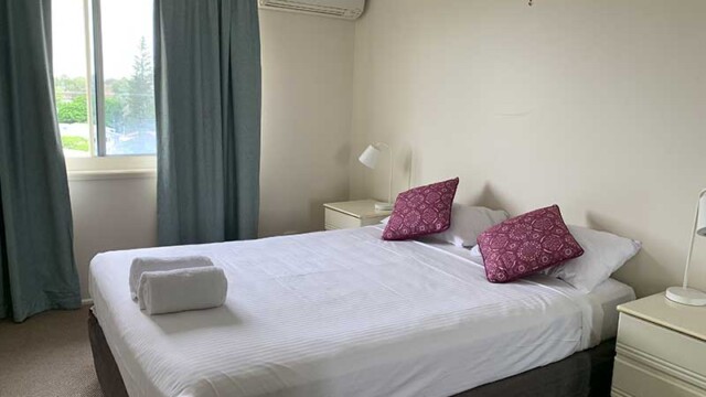 Charlton On The Esplanade Penthouse-Bed-2