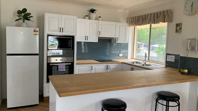 Charlton On The Esplanade Unit-10-Kitchen