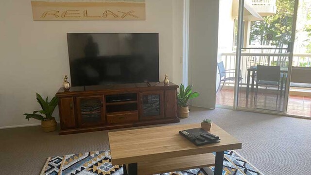 Charlton-On-The-Esplanade-Unit 14 Lounge