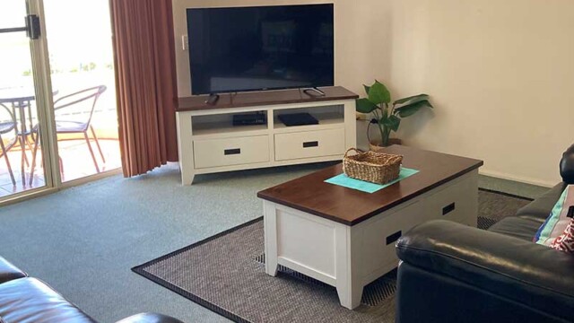 Charlton On The Esplanade Unit-15-Lounge