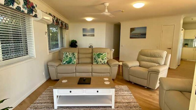 Charlton On The Esplanade Unit-4-Lounge