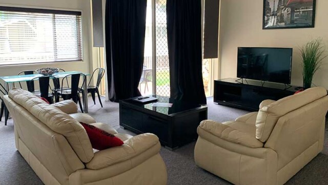 Unit-6-lounge-Charlton-on-The-Esplanade